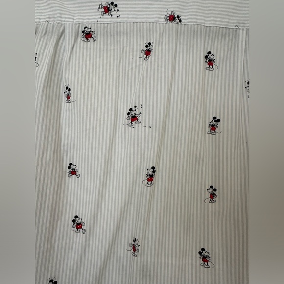 Mickey Mouse Disney button up shirt - Picture 4 of 9